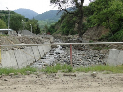 The water of the River Kharatanoc in the region of Lori will soon flow in a new riverbed