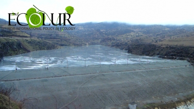 Ախթալայի լեռնահարստացուցիչ կոմբինատի Նահատակ պոչամբարի պոչերը լցվում են անդրսահմանային Դեբեդ գետը (Լուսանկարներ)