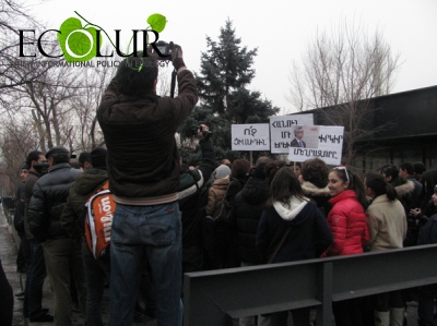 SOS Меградзор – жители села протестуют против циановой фабрики